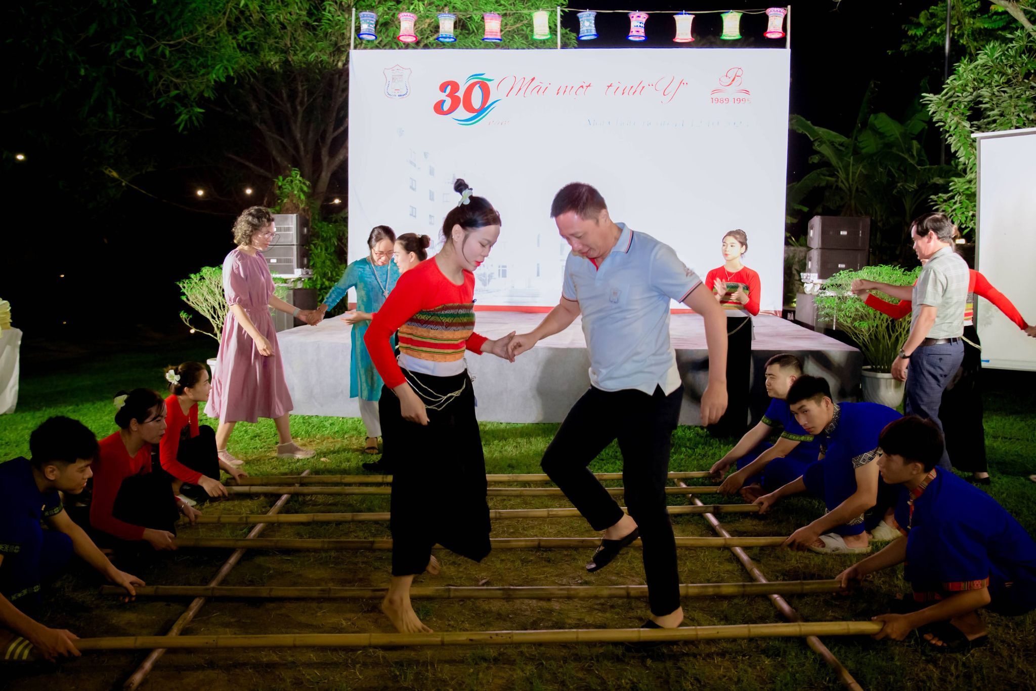 Trải nghiệm múa sạp của người Thái tại Mai Châu