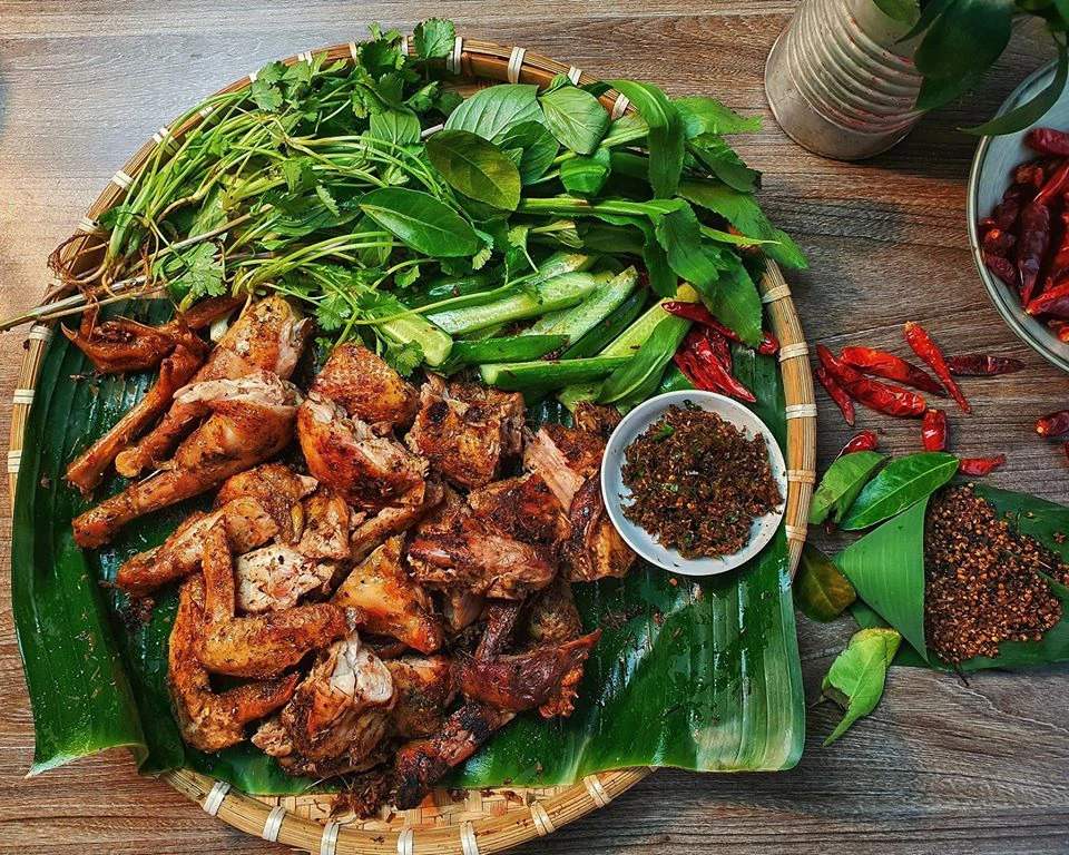Gà nướng truyền thống - món ngon Mai Châu